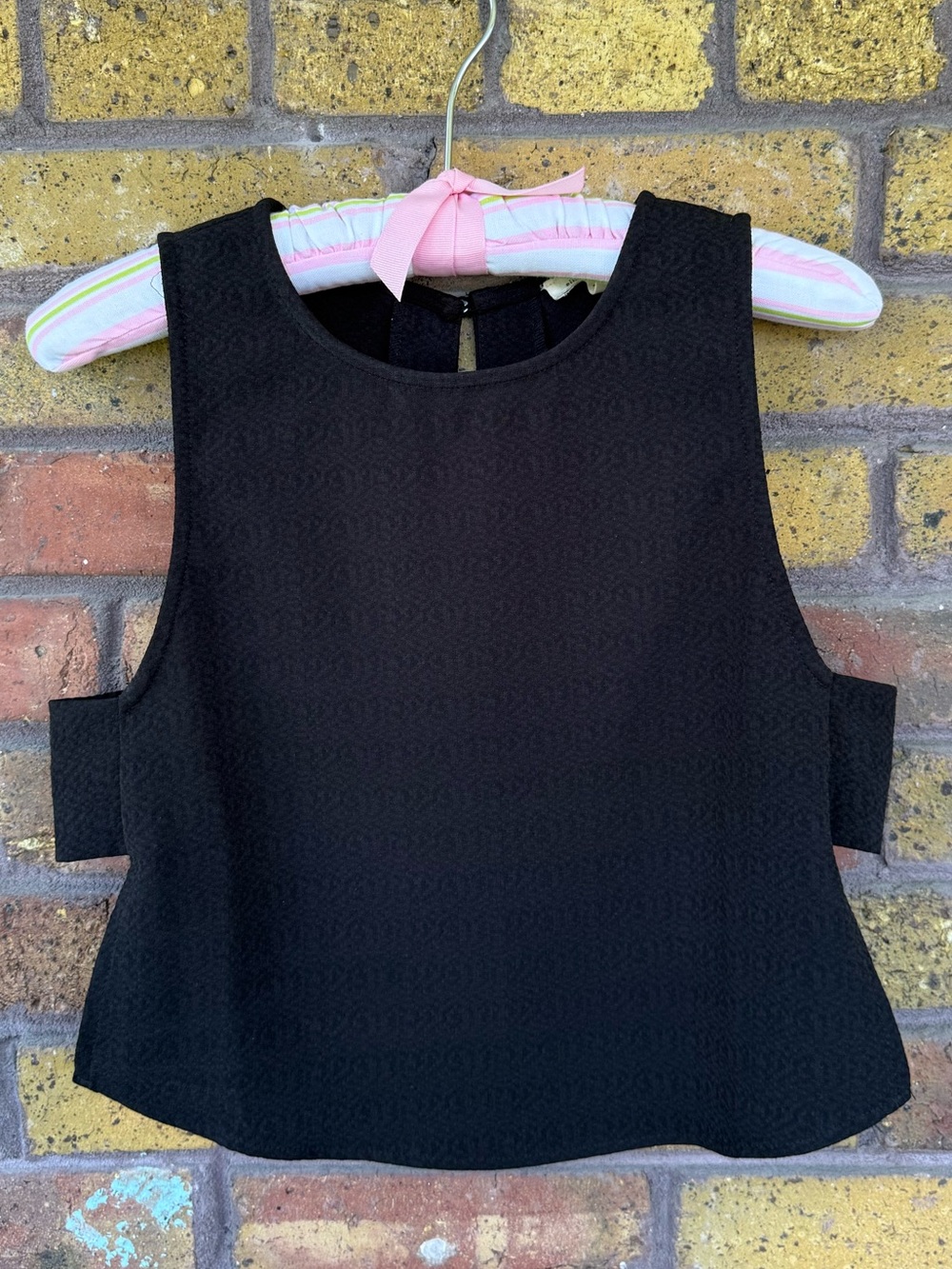 Silence + Noise Black Side Cutout Top - Size Small